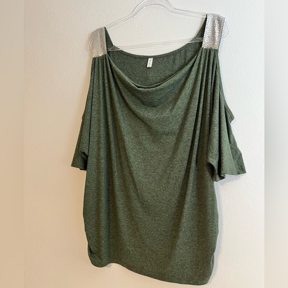 Rosegal Tops - Rosegal Open Shoulder Silver Sequin Strap‎ Short Sleeve Green Top 2XL